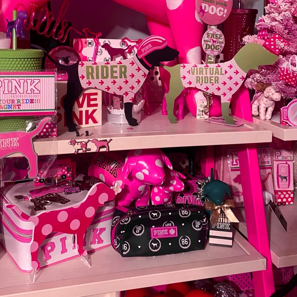 Victoria’s Secret pink Mini display dogs NFS